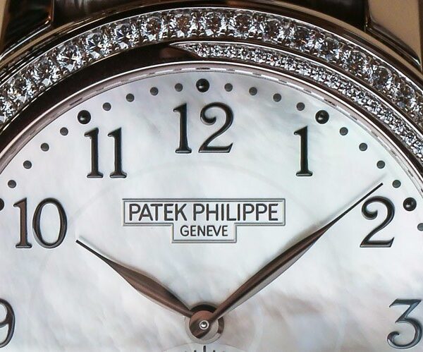 Đồng hồ đeo tay nữ Patek Philippe 4968 Diamond Ribbon