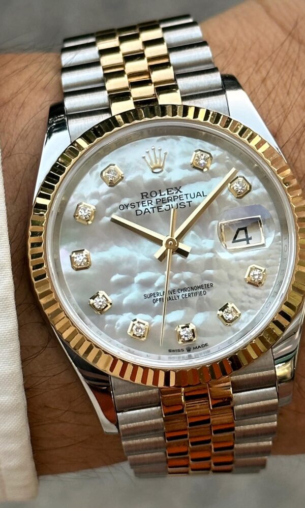 Rolex Datejust 126233 MOP khảm trai vàng vàng