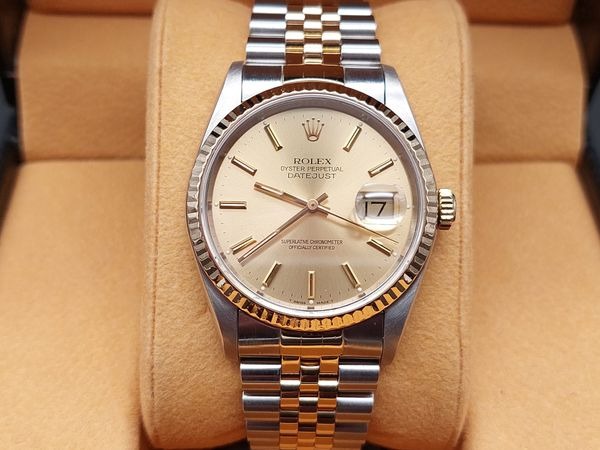 Đồng hồ Rolex Datejust 126233 Mặt vàng Champagne Cọc quang 36mm