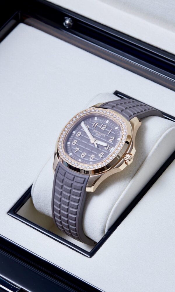 Đồng hồ Patek Philippe Aquanaut 5268 Mặt nâu hạt de Taupe Authentic Luxury