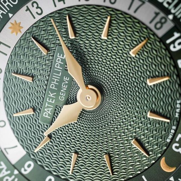 Đồng hồ Patek Philippe Complications 7130R-014 Mặt xanh lá 36mm