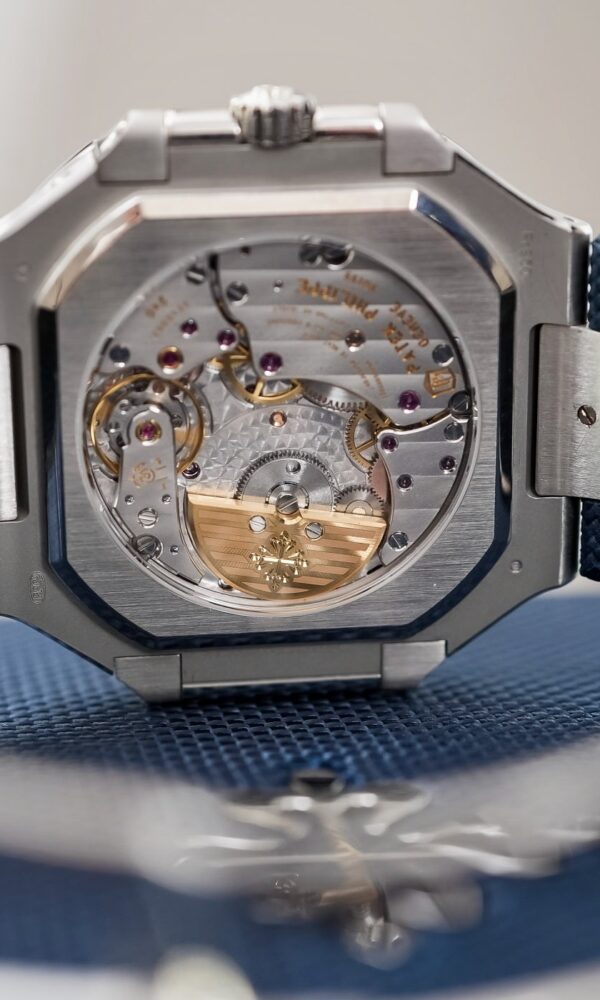 Đồng hồ Patek Philippe Cubitus 5822P Platinum mặt xanh blue 45mm