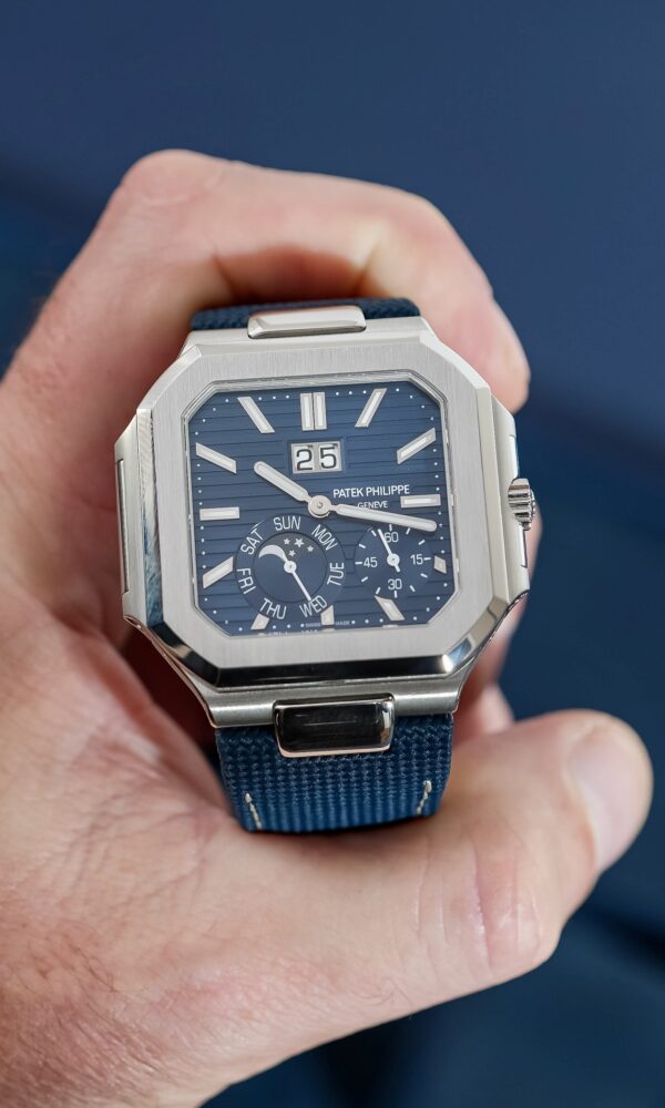Đồng hồ Patek Philippe Cubitus 5822P Platinum mặt xanh blue 45mm