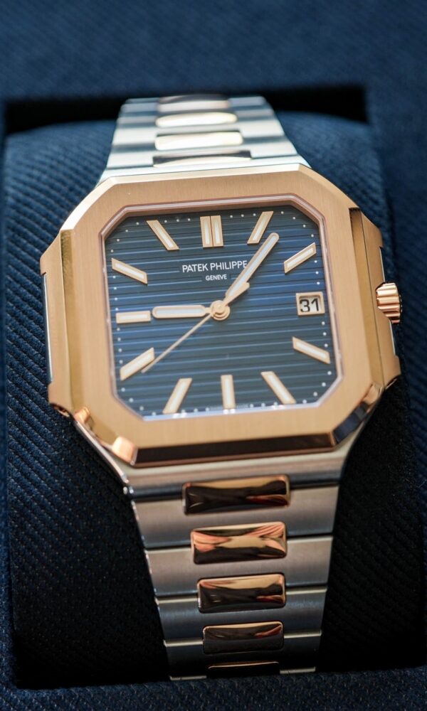 Tình trạng: order 10 – 15 ngày; new, fullset chính hãng Xuất xứ: thương hiệu Patek Philippe – Thụy Sỹ Bộ sưu tập: Cibitus Mã đồng hồ (ref): 5821/1A-001 Kích thước: 45mm x 8,3mm Bộ máy: Automatic, Cal 26‑330 S C, 45 giờ Chức năng: giờ, phút, giây, ngày Chống nước: 30m Chất liệu: vỏ thép không gỉ