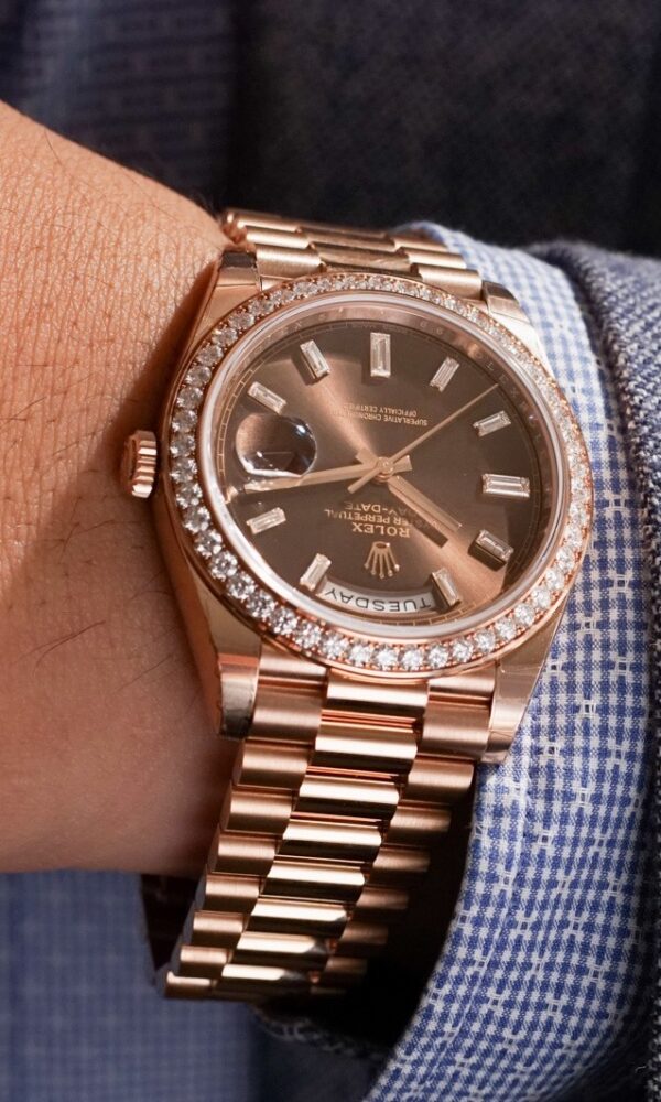 Đồng hồ Rolex Day-Date 228345RBR Mặt chocolate Kim cương baguette 40mm