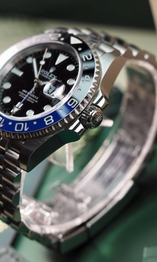 Rolex GMT Master 126710BLNR bat girl
