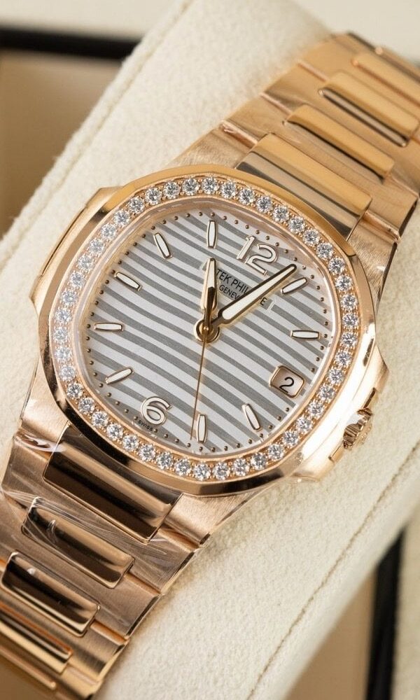 Đồng hồ Patek Philippe Nautilus 7010/1R-011 Mặt trắng 32mm