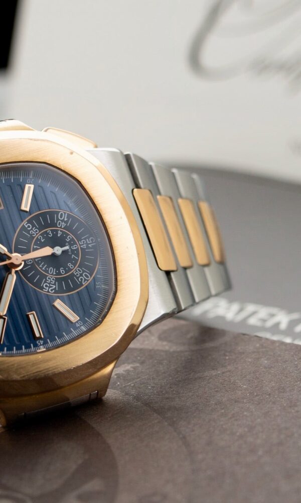 Đồng hồ Patek Philippe Nautilus 5980/1AR Mặt xanh blue 40,5mm
