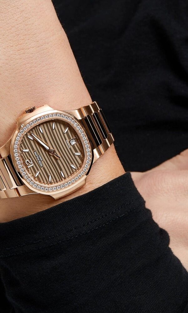 Đồng hồ Patek Philippe Nautilus 7118/1200R-010 Mặt vàng hồng 35.2mm