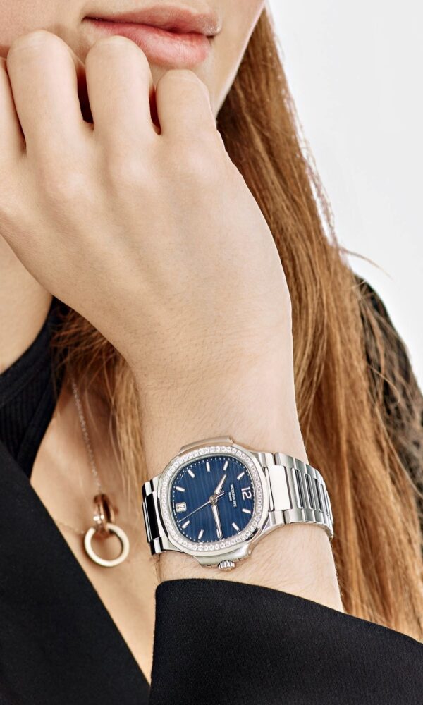 Đồng hồ Patek Philippe Nautilus 7118/1200A-001 Thép Mặt xanh 35.2mm