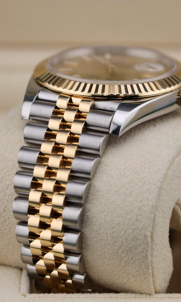 Đồng hồ Rolex Datejust 126333 Mặt Champagne Cọc quang 41mm
