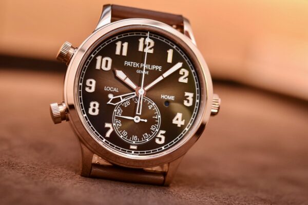 Patek Philippe Complications 5524R-001: Biểu Tượng Của Sự Khác Biệt