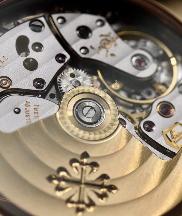 Patek Philippe Complications 5524R-001: Biểu Tượng Của Sự Khác Biệt