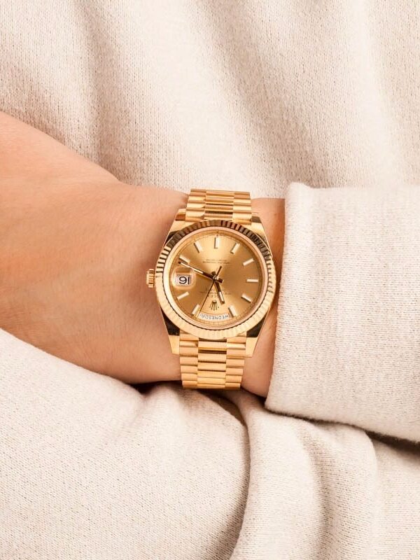 Đồng hồ Rolex Day-Date 228238 Mặt vàng Champagne 40mm