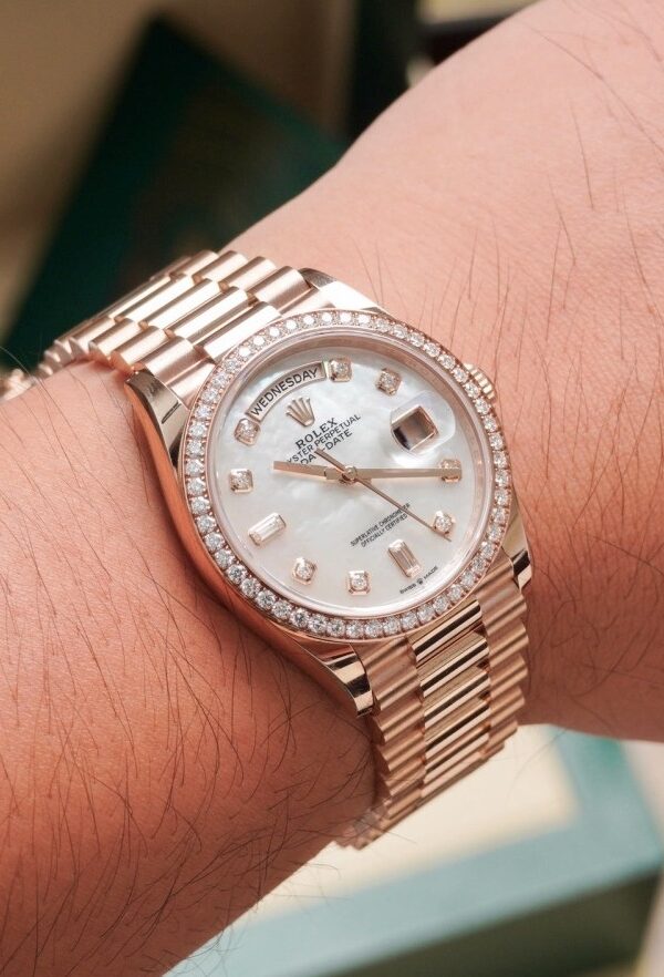 Đồng hồ Rolex Day-Date 128345RBR Mặt khảm trai 36mm