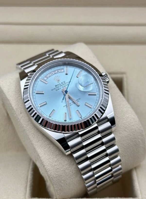 Đồng hồ Rolex Day-Date 228236 Platinum Ice Blue Cọc kim cương 40mm