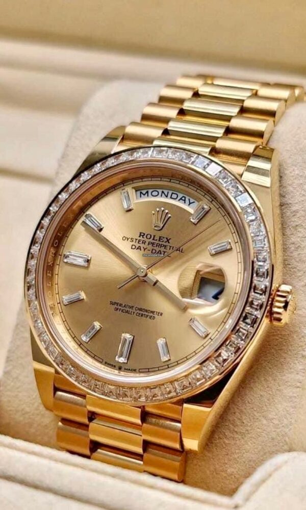Đồng hồ Rolex Day-Date 228338 Mặt Champagne Kim cương Baguette 40mm