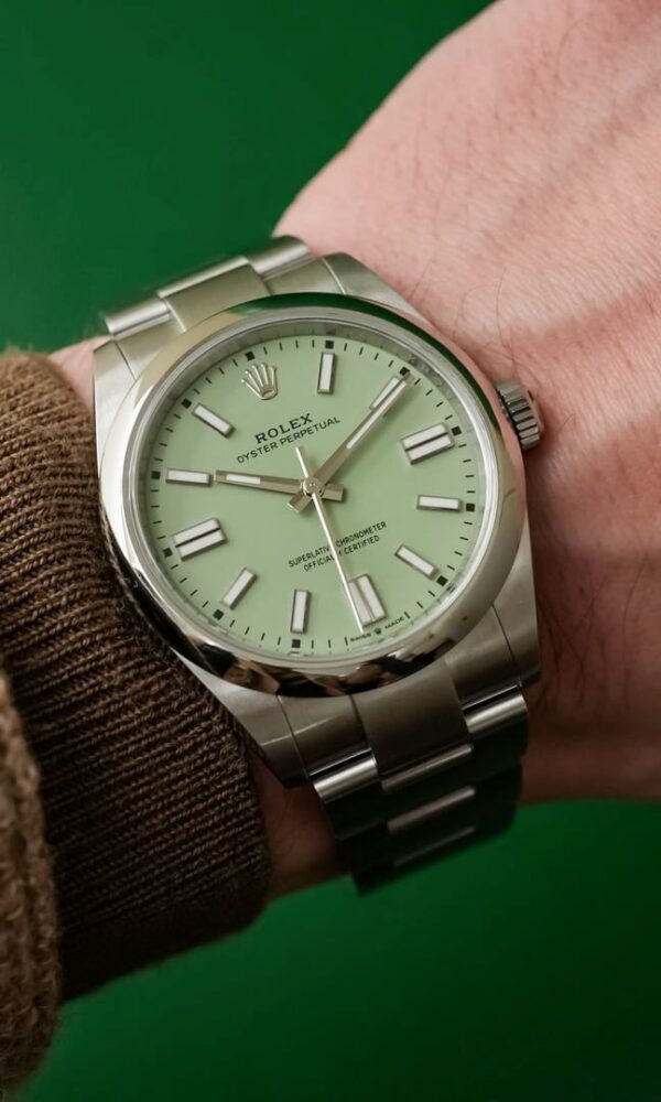 Đồng hồ Rolex Oyster Perpetual 126000 Thép Mặt xanh Pistachio 36mm