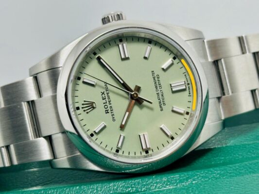 Đồng hồ Rolex Oyster Perpetual 126000 Thép Mặt xanh Pistachio 36mm
