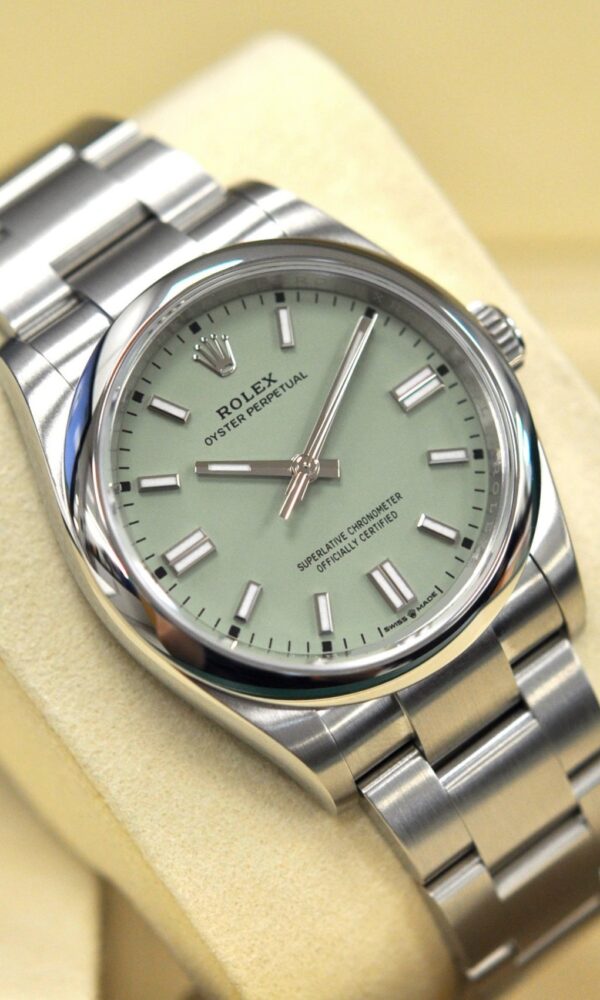Đồng hồ Rolex Oyster Perpetual 126000 Thép Mặt xanh Pistachio 36mm
