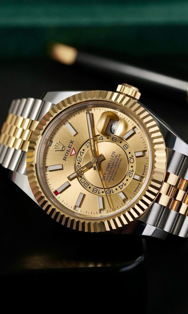 Đồng hồ Rolex Sky Dweller 336933 Mặt vàng Champagne 42mm