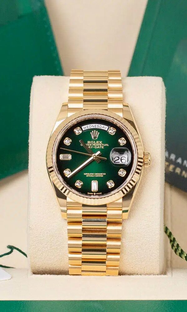Đồng hồ Rolex Day-Date 128238 Mặt Ombre xanh lá 36mm