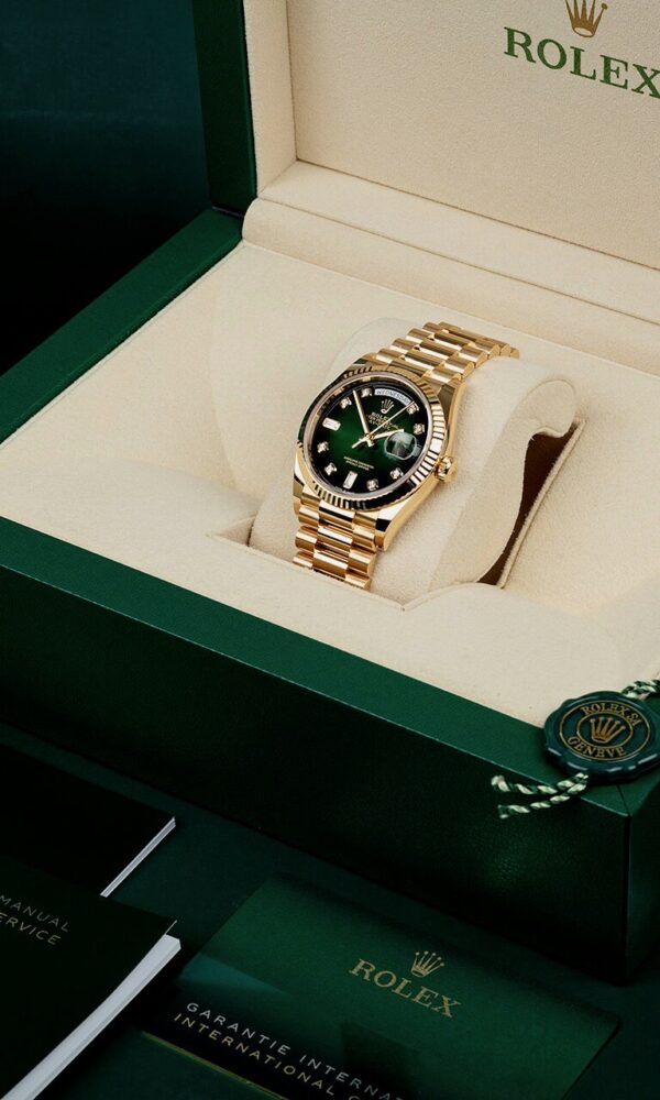 Đồng hồ Rolex Day-Date 128238 Mặt Ombre xanh lá 36mm