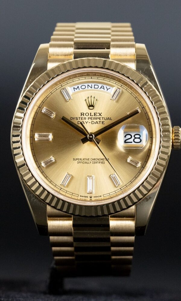 Đồng hồ Rolex Day-Date 228235 Mặt Champagne cọc Kim cương 40mm