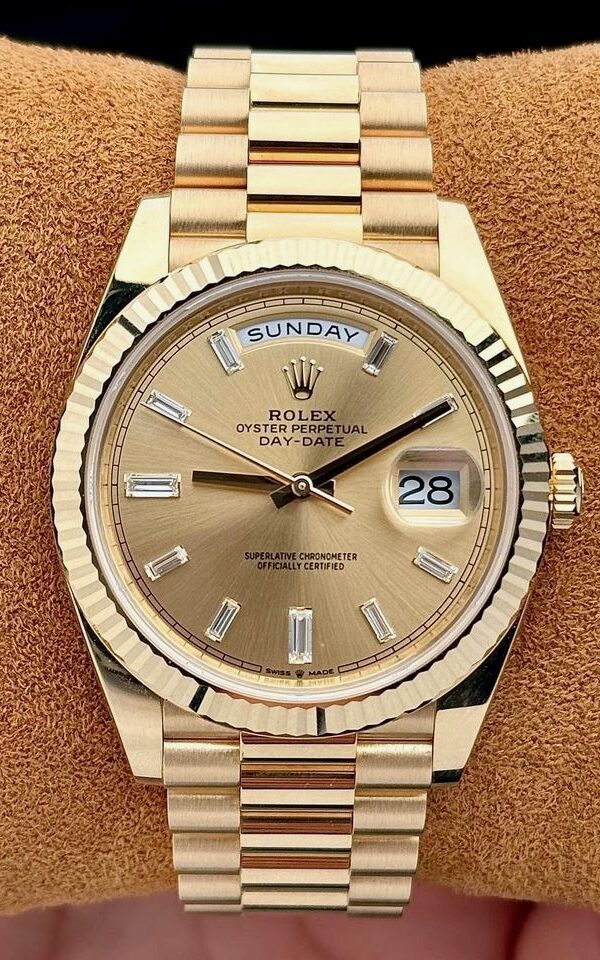 Đồng hồ Rolex Day-Date 228235 Mặt Champagne cọc Kim cương 40mm