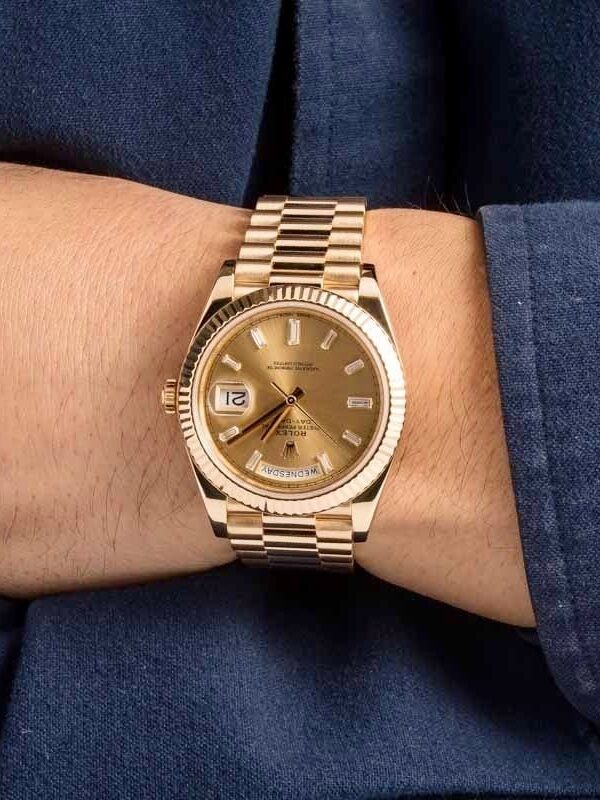 Đồng hồ Rolex Day-Date 228235 Mặt Champagne cọc Kim cương 40mm