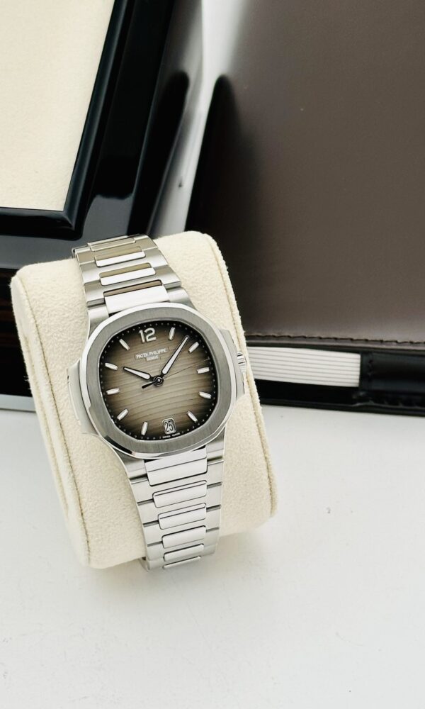 Đồng hồ Patek Philippe Nautilus 7118/1A-011 Thép Mặt xám 35,2mm