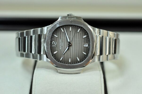 Đồng hồ Patek Philippe Nautilus 7118/1A-011 Thép Mặt xám 35,2mm