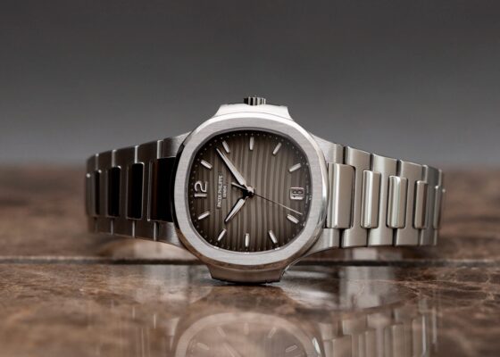 Đồng hồ Patek Philippe Nautilus 7118/1A-011 Thép Mặt xám 35,2mm