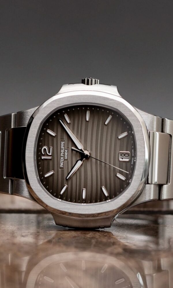 Đồng hồ Patek Philippe Nautilus 7118/1A-011 Thép Mặt xám 35,2mm