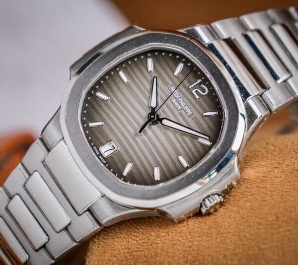 Đồng hồ Patek Philippe Nautilus 7118/1A-011 Thép Mặt xám 35,2mm