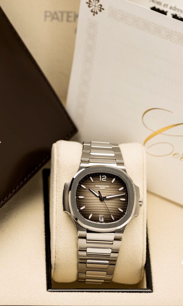 Đồng hồ Patek Philippe Nautilus 7118/1A-011 Thép Mặt xám 35,2mm