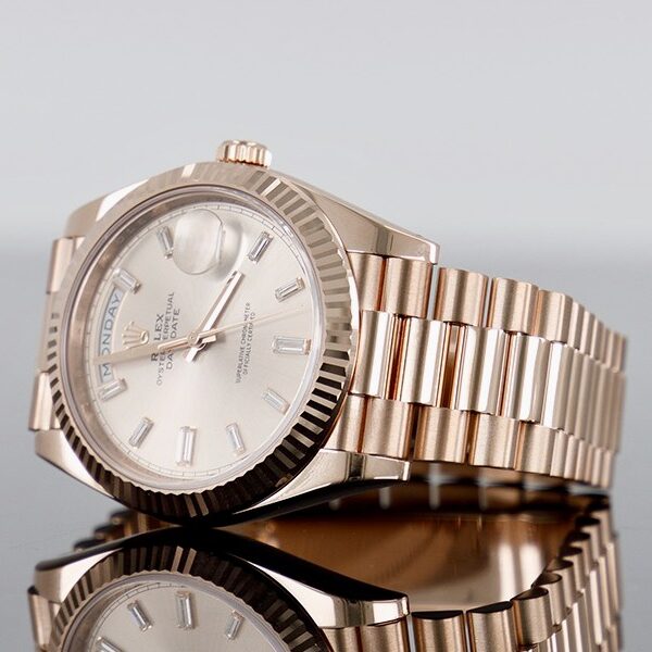 Đồng hồ Rolex Day-Date 228235 Mặt Sundust hồng phớt 40mm