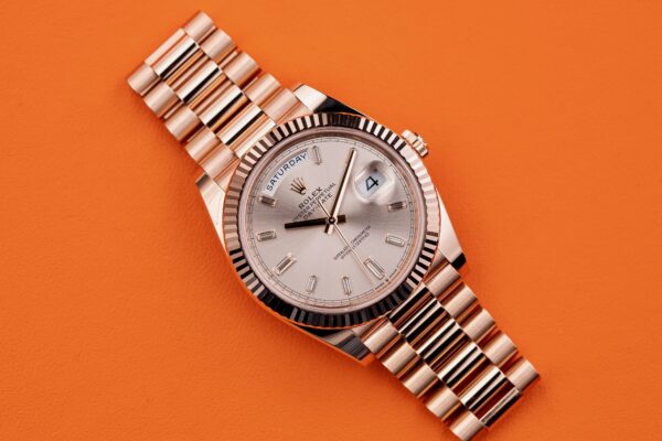 Đồng hồ Rolex Day-Date 228235 Mặt Sundust hồng phớt 40mm