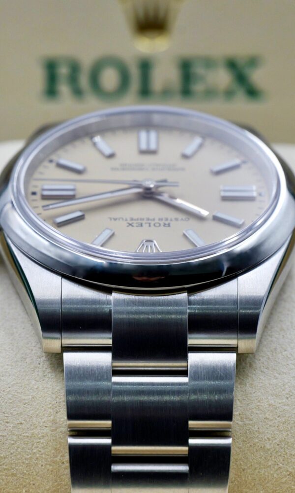 Đồng hồ Rolex Oyster Perpetual 126000 Thép Mặt be 36mm
