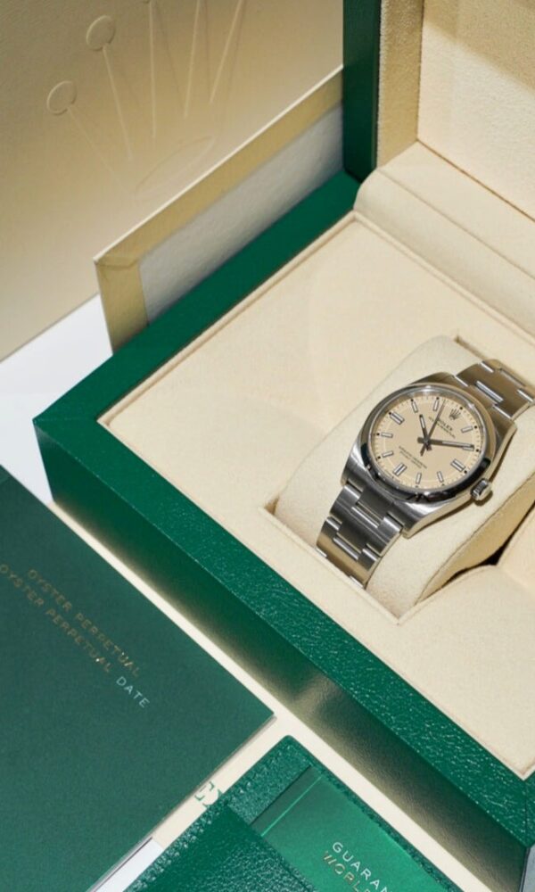 Đồng hồ Rolex Oyster Perpetual 126000 Thép Mặt be 36mm