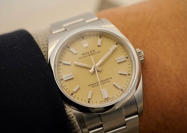 Đồng hồ Rolex Oyster Perpetual 126000 Thép Mặt be 36mm