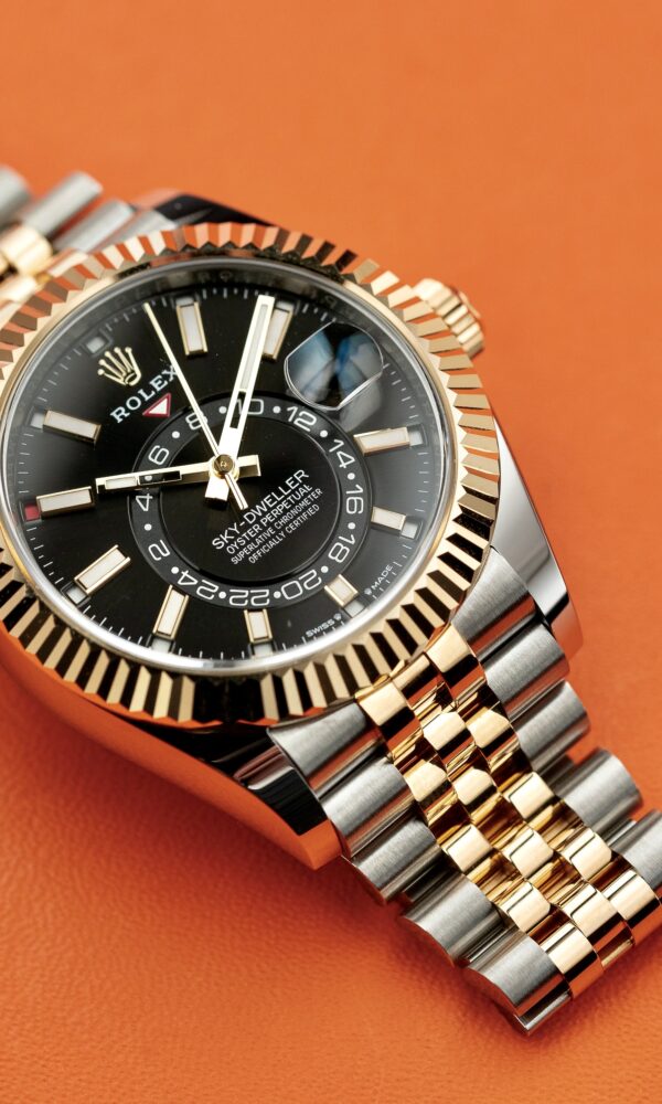 Đồng hồ Rolex Sky Dweller 336933 Vàng/Thép Mặt đen Dây Jubilee 42mm