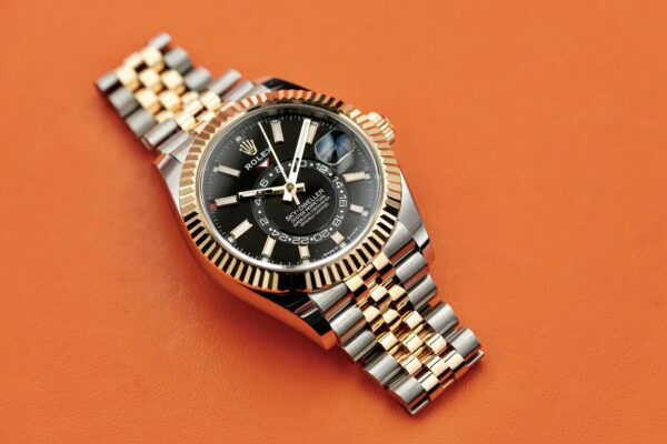 Đồng hồ Rolex Sky Dweller 336933 Vàng/Thép Mặt đen Dây Jubilee 42mm
