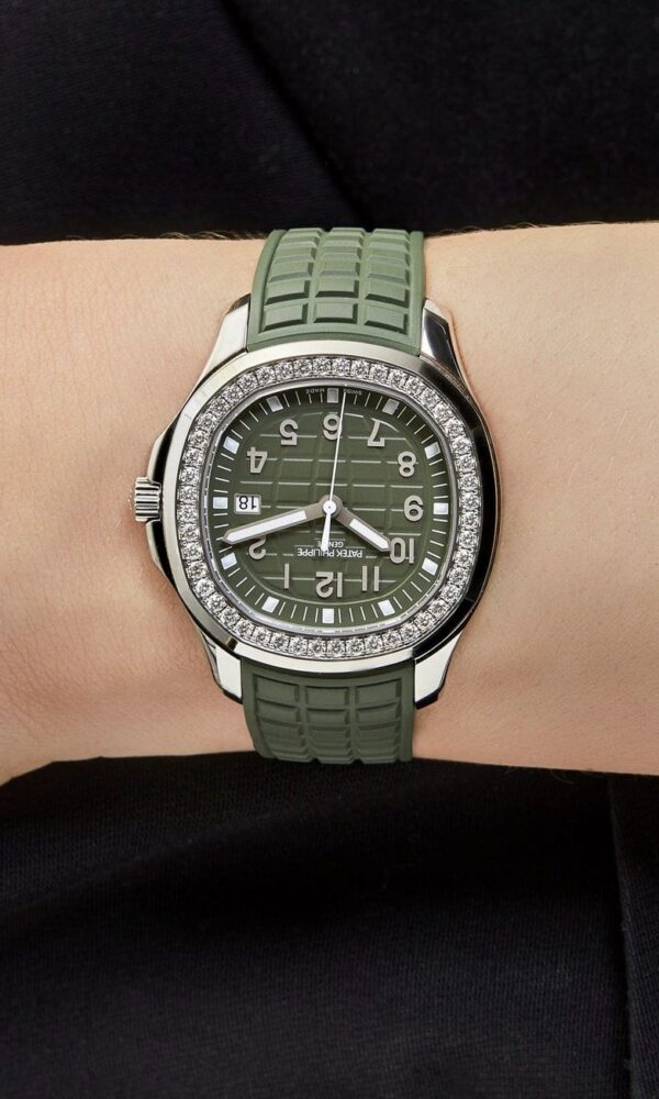 Đồng hồ Patek Philippe Aquanaut LUCE 5267 Thép/Mặt xanh kaki 38,8mm