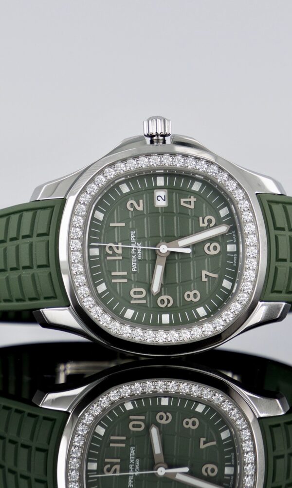 Đồng hồ Patek Philippe Aquanaut LUCE 5267 Thép/Mặt xanh kaki 38,8mm