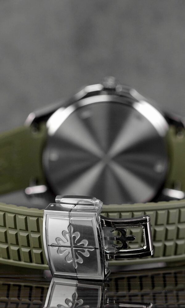 Đồng hồ Patek Philippe Aquanaut LUCE 5267 Thép/Mặt xanh kaki 38,8mm