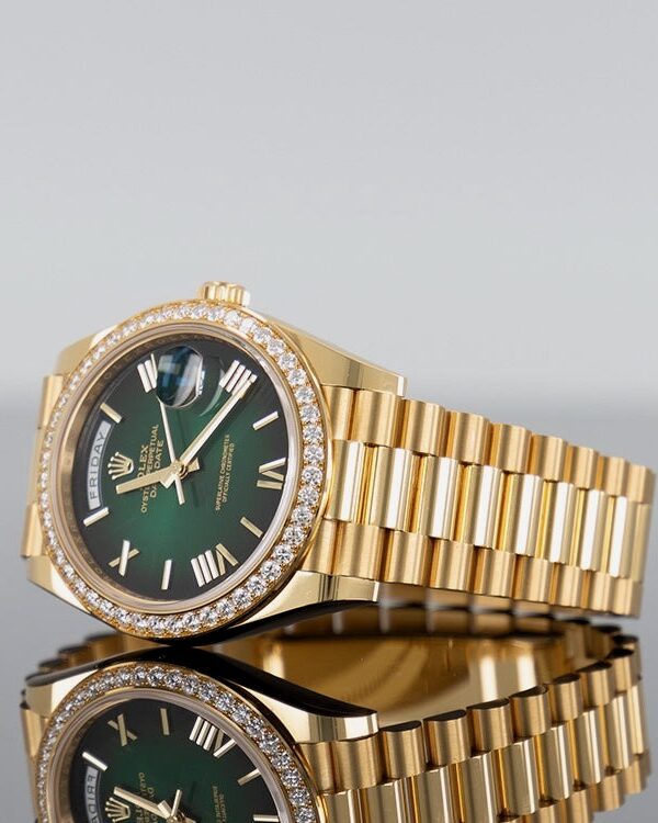 Đồng hồ Rolex Day-Date 228398 Mặt Ombre xanh lá 40mm