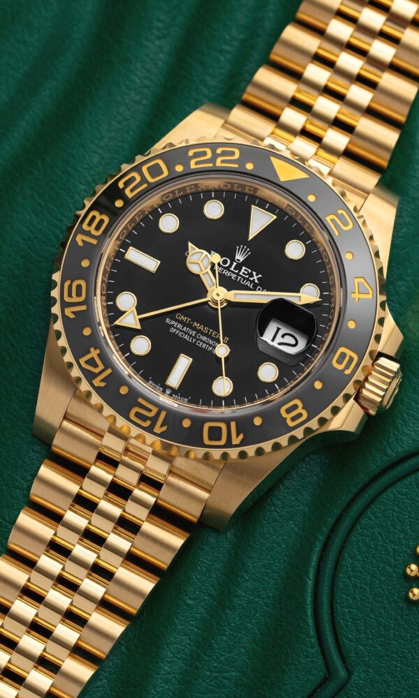 Đồng hồ Rolex GMT-Master II 126718GRNR Mặt đen 40mm