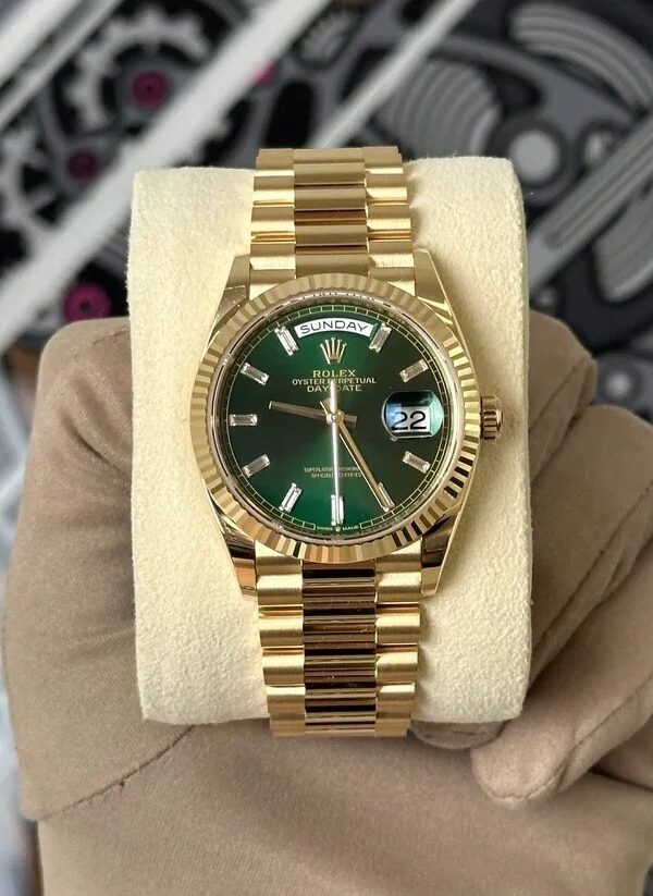 Đồng hồ Rolex Day-Date 128238 Mặt xanh lá Kim cương baguette 36mm