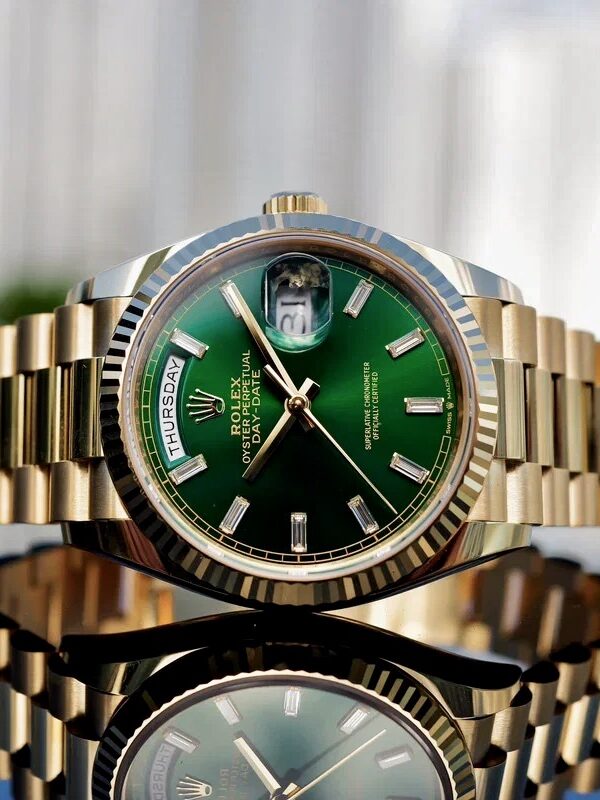 Đồng hồ Rolex Day-Date 128238 Mặt xanh lá Kim cương baguette 36mm